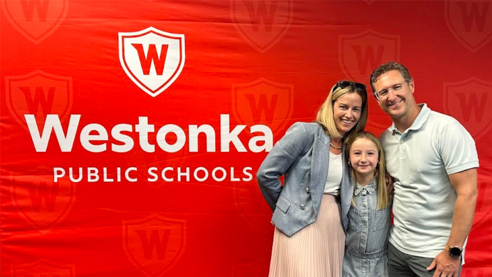  family poses by Westonka backdrop